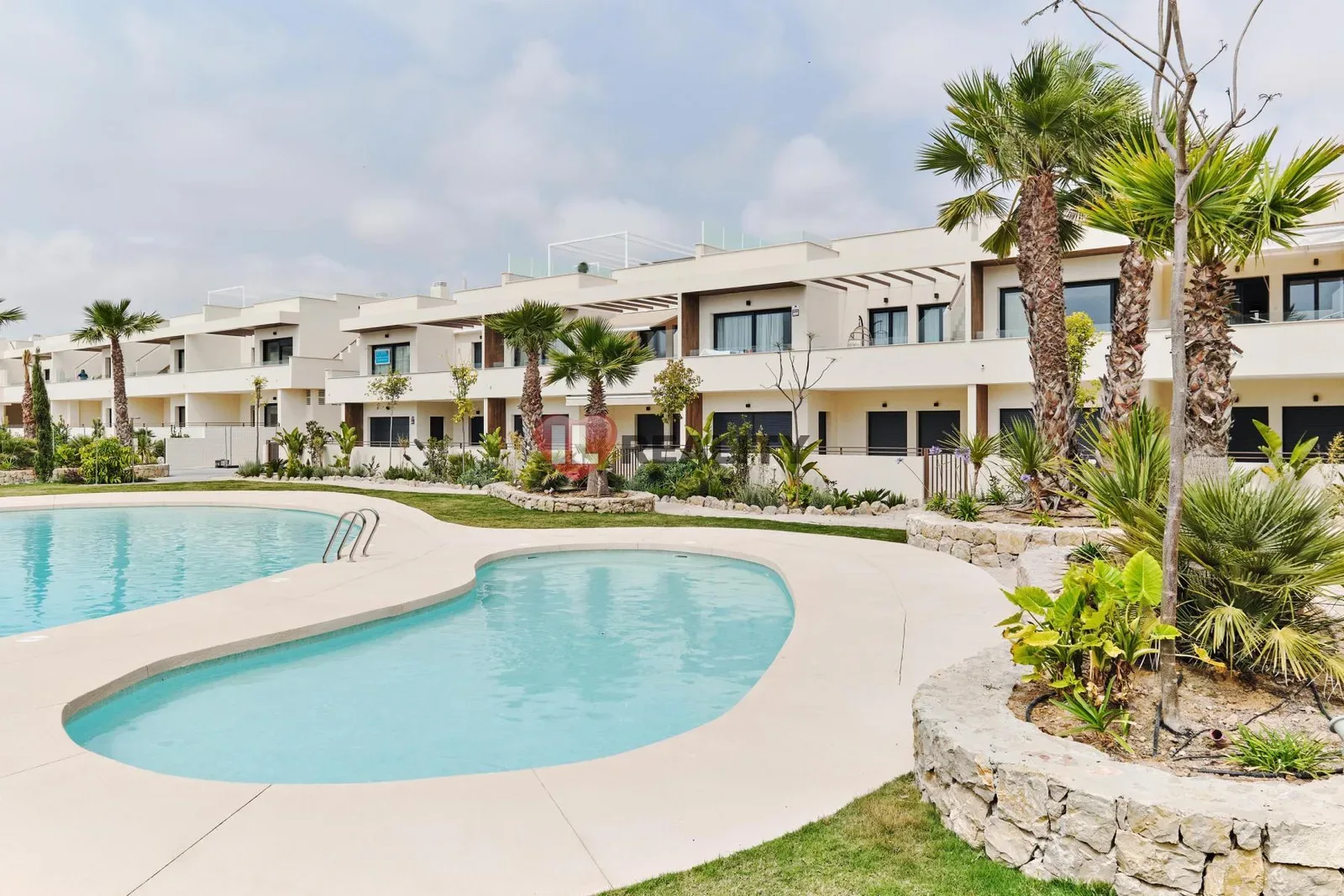 Prodej moderní apartmán ve výstavbě 3+kk, 210m2, bazén, posilovna,zahrada,střešní terasa,Torrevieja — fotografie 1