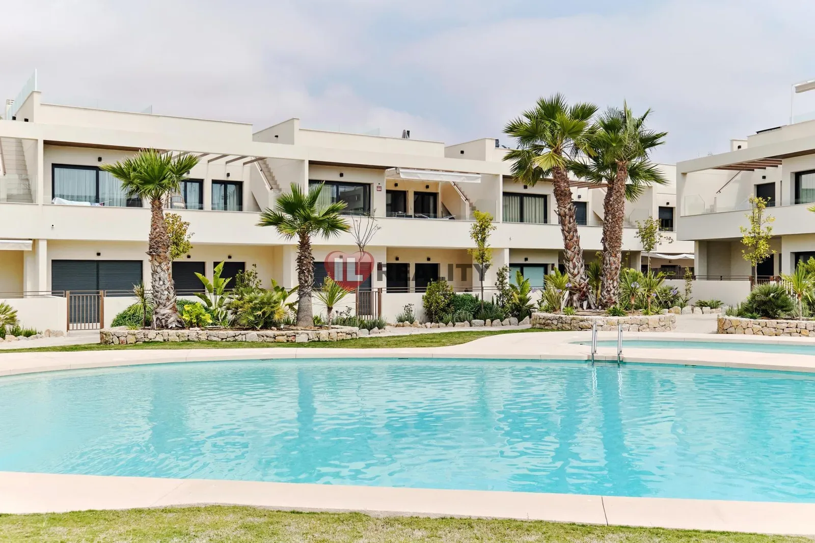 Prodej moderní apartmán 3+kk, 100m2, 15m2 terasa, bazén, zahrada, parkování, Torrevieja — fotografie 1